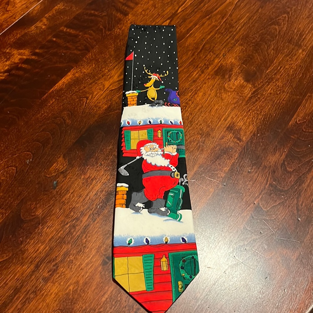 Yule tiegreetings from Hallmark men’s tie